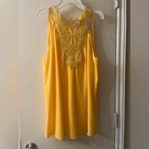 🛍️NWT New York & Company XL Yellow Top with Lace